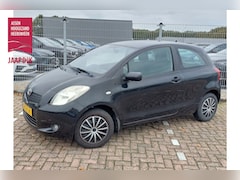 Toyota Yaris - 1.0 VVTi AIRCO / CENTR.VERGR. / ELECTR.RUITEN / CRUISE CONTROL / TREKHAAK