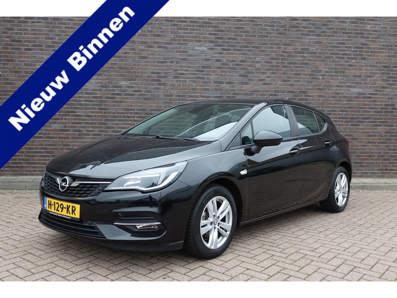 Opel Astra - 1.2 Business Edition 1.2 Business Edition, zwart, 5 deurs, navigatie, prachtige auto! Nieuwe distributie! - AutoWereld.nl