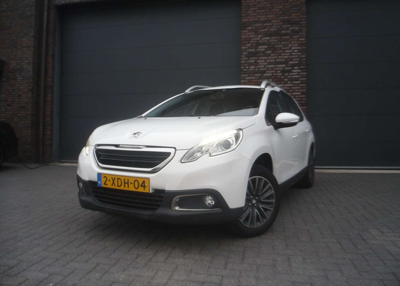 Peugeot 2008 - 1.2 VTi Active 106d KM Nap Airco APK Nieuw - AutoWereld.nl
