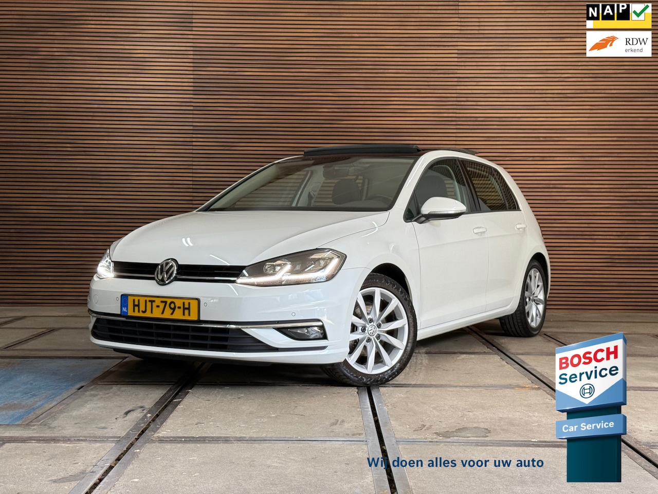 Volkswagen Golf - 1.5 TSI Highline PANO/NAVI/CAMERA/LED/SPORTSTOELEN/CLIMATE/PARELMOER ! - AutoWereld.nl