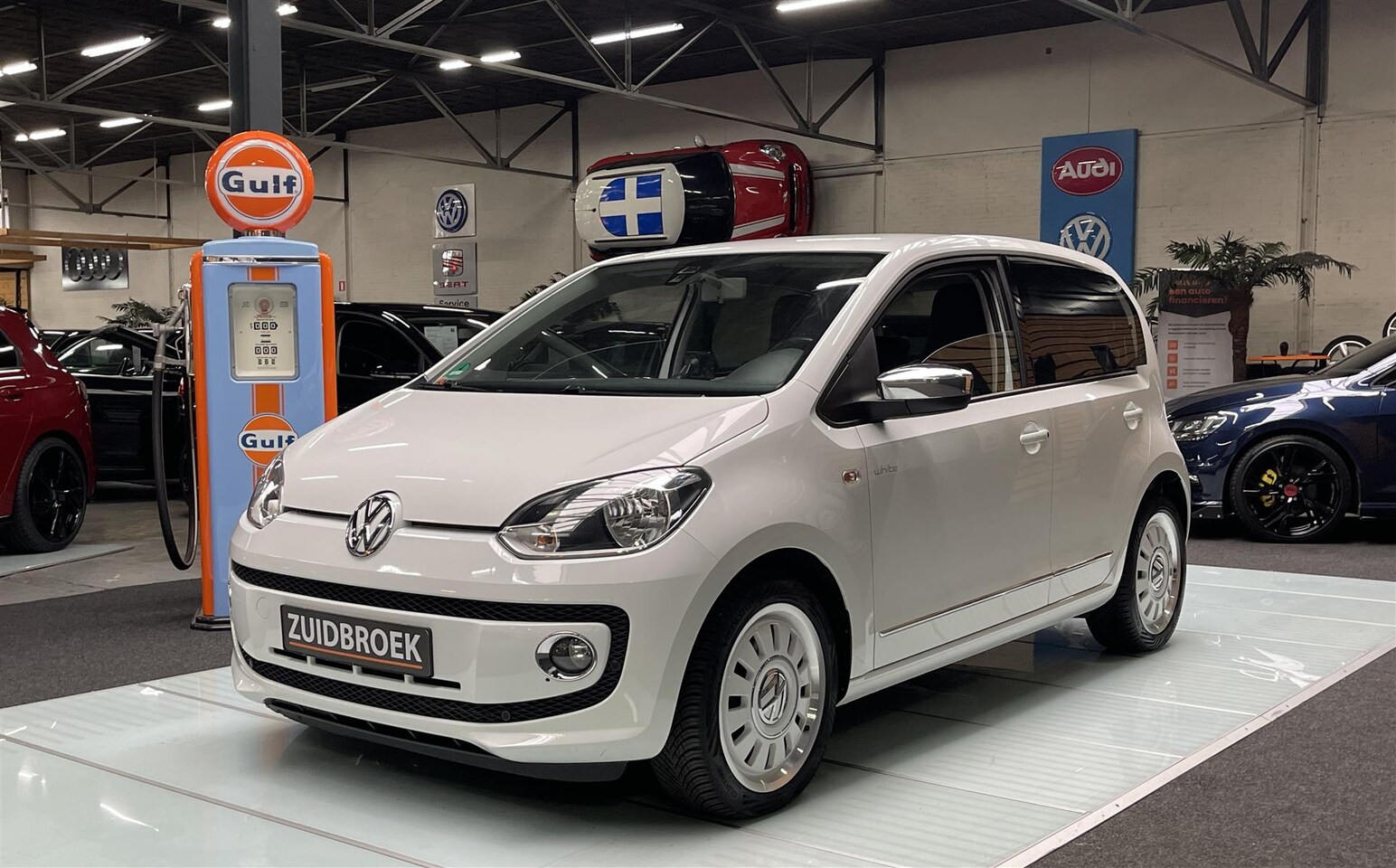 Volkswagen Up! - 1.0 White up! 88DKm!! Cruise!! Navi!! - AutoWereld.nl
