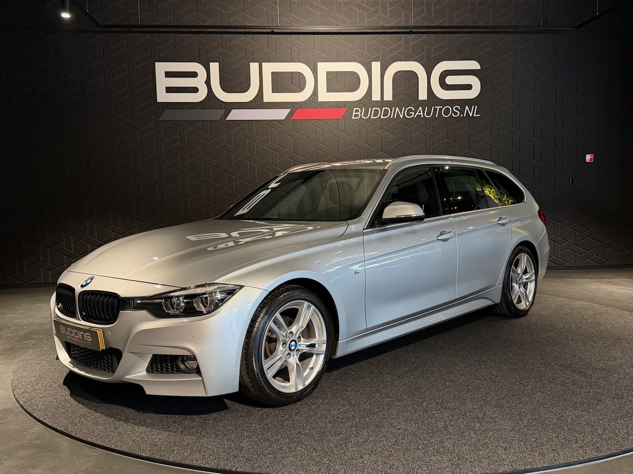 BMW 3-serie Touring - 318i M Sport Corporate lease | Trekhaak | Leder - AutoWereld.nl