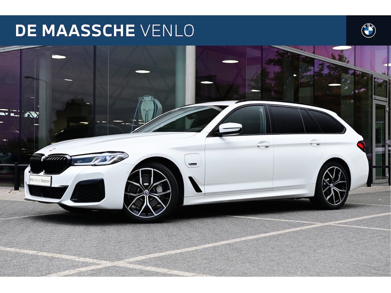 BMW 5-serie Touring - 530e High Executive M Sport Automaat / Trekhaak / M Sportstoelen / Achteruitrijcamera / La - AutoWereld.nl