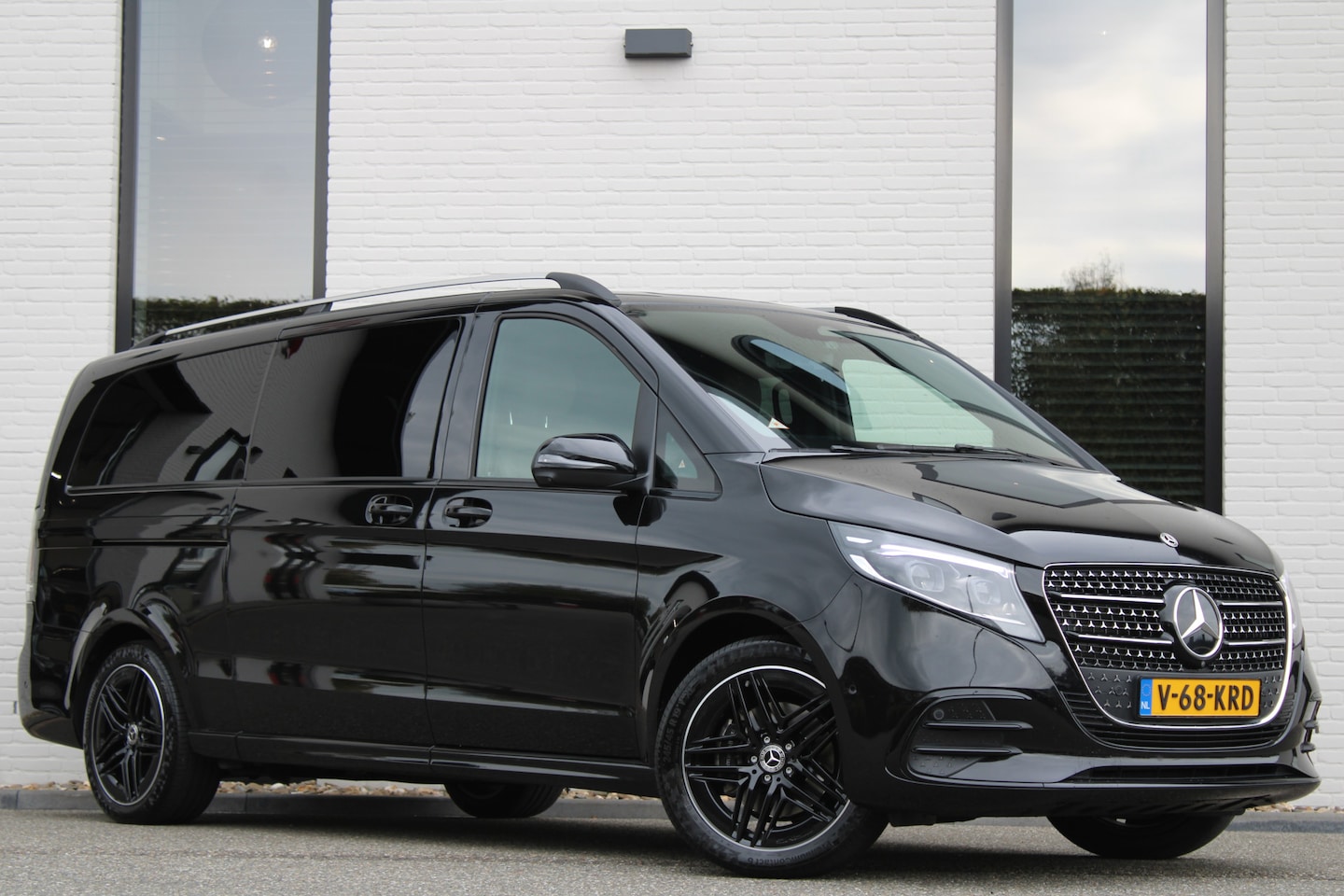 Mercedes-Benz V-klasse - 300d / XXL / 4-matic / DC / AMG / Luchtvering / Elec Stoelen / 360 Cam / Burmester / Vol O - AutoWereld.nl