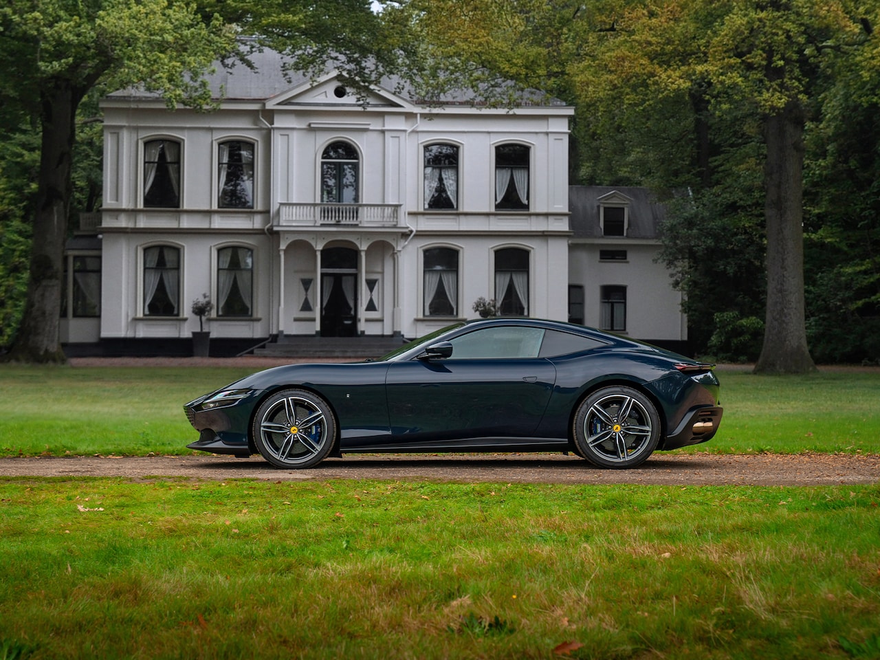 Ferrari Roma - 3.9 V8 HELE | Daytona Seats | Pass. Display | ADAS | CarPlay | Carbon stuur - AutoWereld.nl