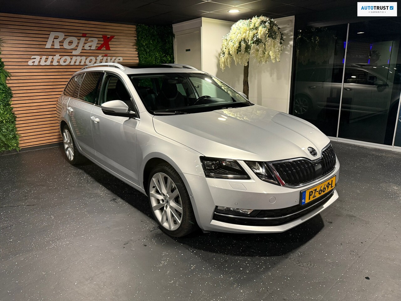 Skoda Octavia Combi - 1.0 TSI Greentech Style Business DEALER OH - PANO - LED - NAVI - NWE APK. - AutoWereld.nl