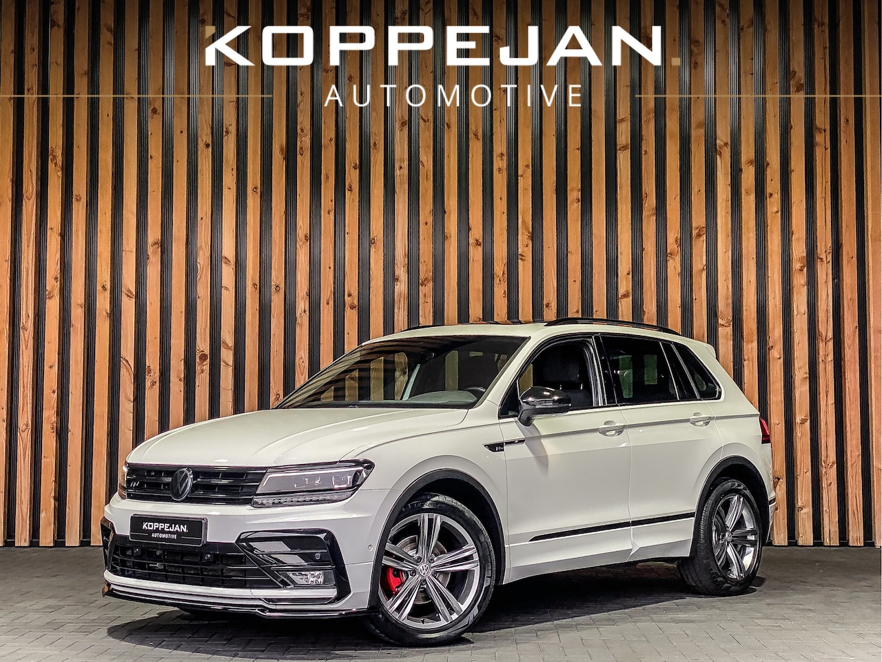 Volkswagen Tiguan - 1.4 TSI ACT 150PK DSG Highline Business R | PANORAMADAK | BLACK EDITION | STOELVERWARMING - AutoWereld.nl