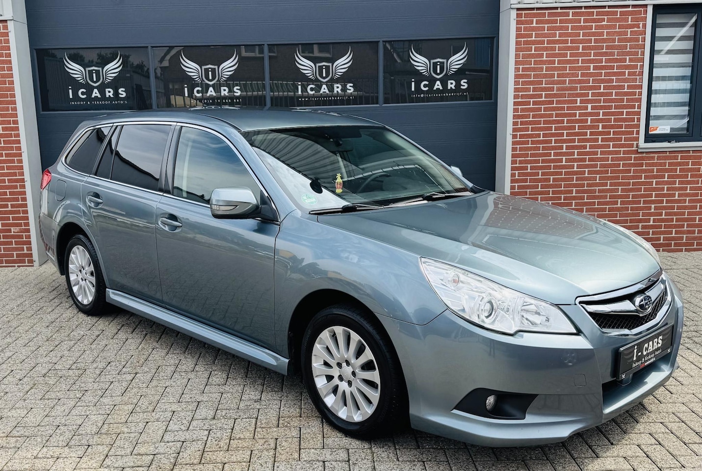 Subaru Legacy Touring Wagon - 2.0i Youngtimer Carplay Trekhaak 2e eigenaar - AutoWereld.nl