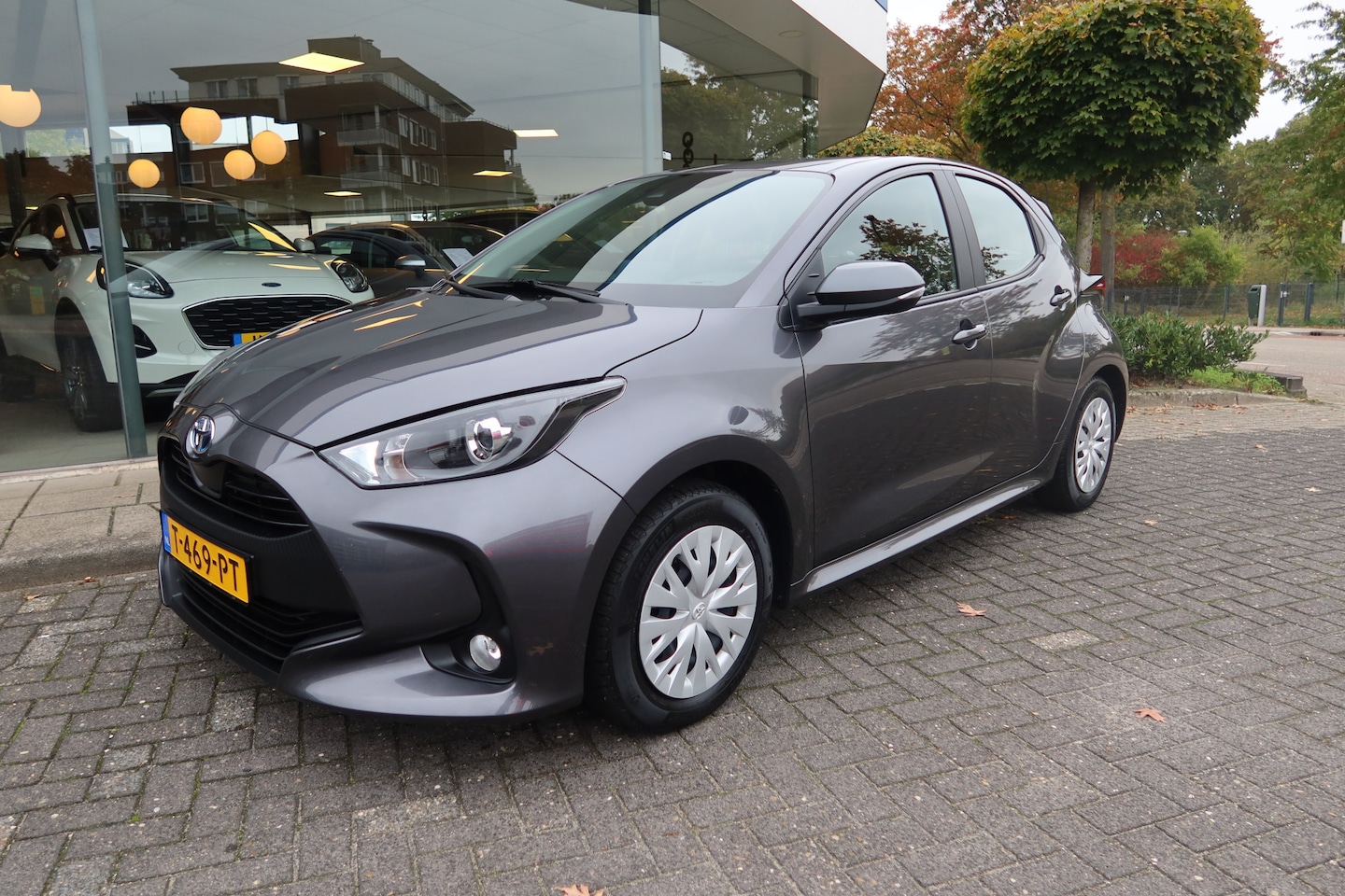 Toyota Yaris - 1.5 Hybrid Active I ALL-SEASON I CAMERA I ADD. CRUISE - AutoWereld.nl