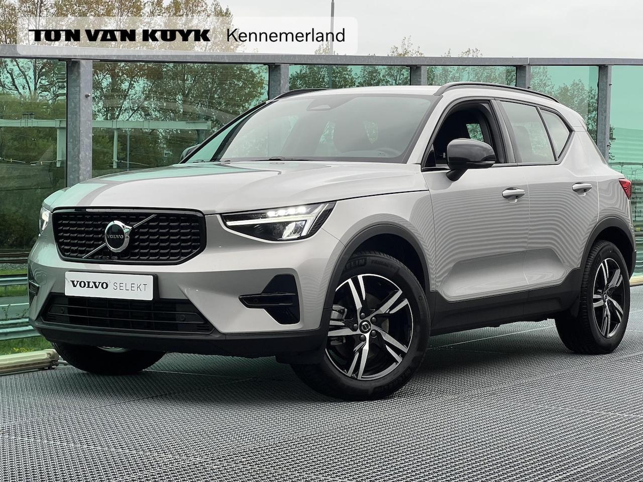 Volvo XC40 - 2.0 B4 Plus Dark Mild hybrid, Automaat, Trekhaak semi elektrisch wegklapbaar, Stoelverwarm - AutoWereld.nl