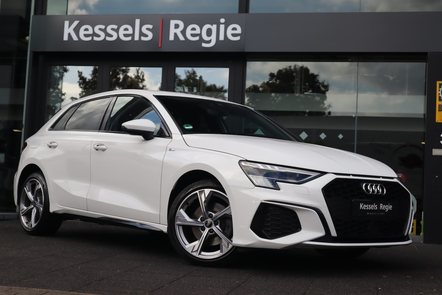 Audi A3 Sportback - 40 TFSI e S-line HuD Matrix Keyless ACC Camera Bliss CarPlay El.kofferbak - AutoWereld.nl