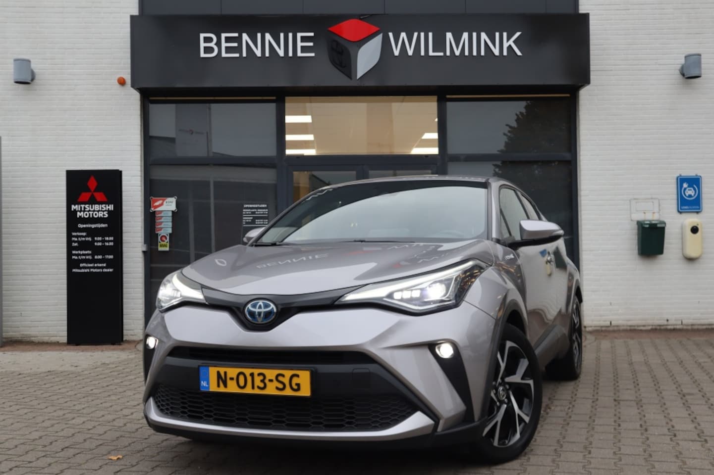 Toyota C-HR - 2.0 Hybrid Style Luxury Leder/Blindspot/Stuur/Apple/AndroidAuto/ - AutoWereld.nl