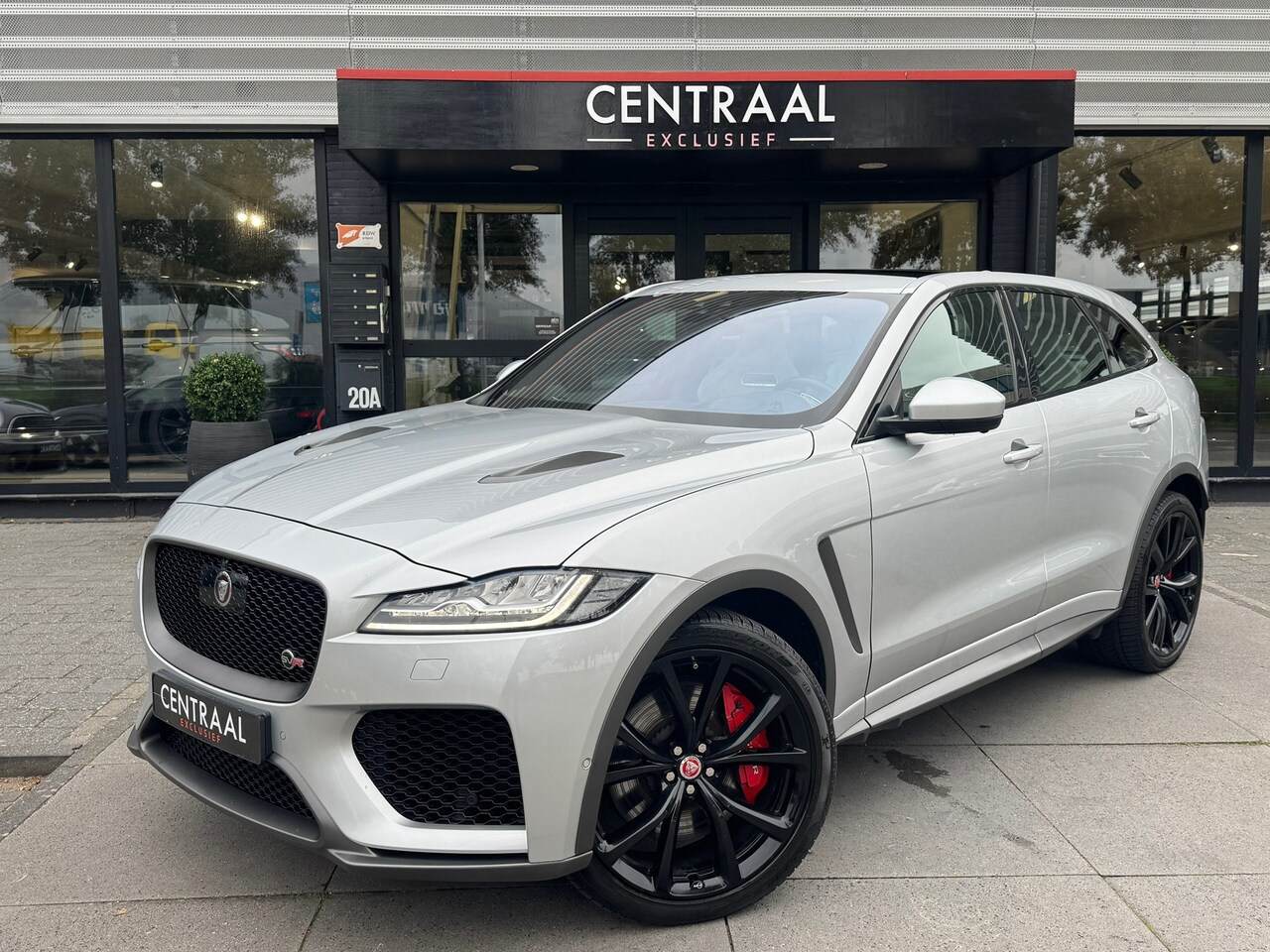 Jaguar F-Pace - SVR 5.0 V8 AWD 550PK|Pano|Carbon|Meridian|Head-Up|Memory|ACC|360Camera|Carplay|Keyless|Led - AutoWereld.nl