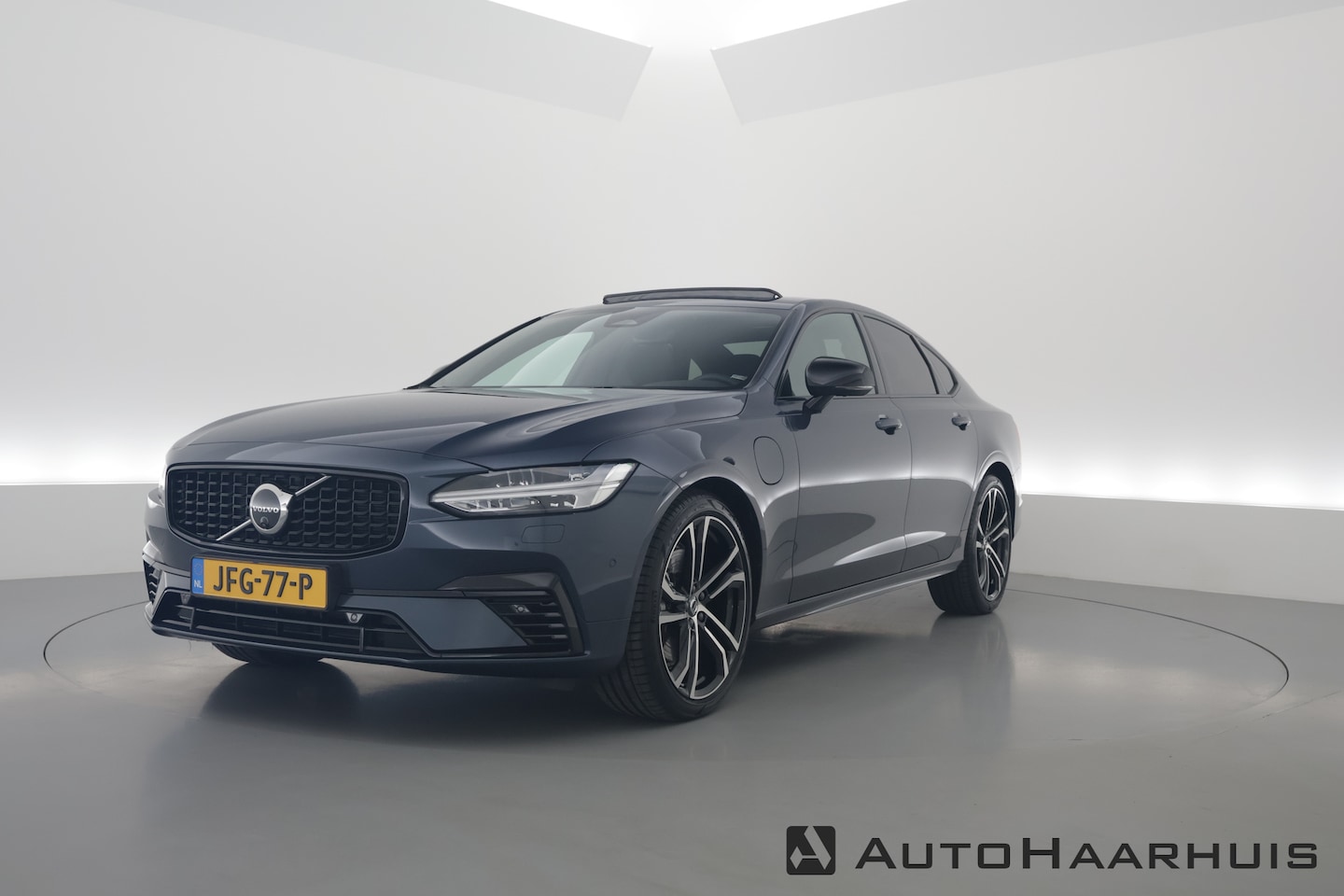 Volvo S90 - T8 Recharge Plus Dark | Luchtvering | Schuifdak | Harman Kardon | 360cam | Memory seats | - AutoWereld.nl