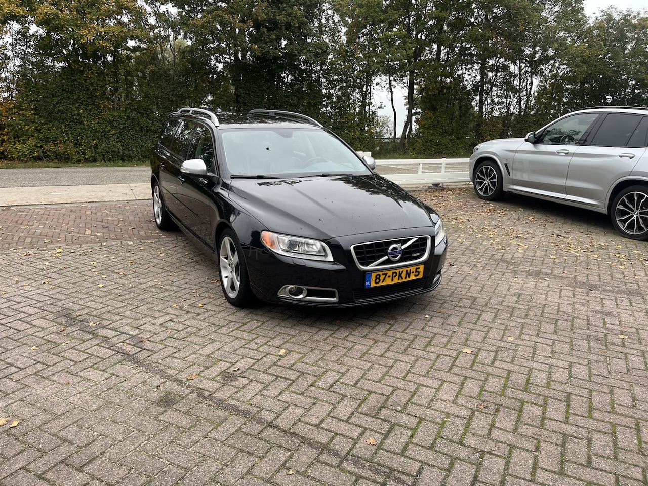 Volvo V70 - 2.0T R-Edition TREKHAAK AUTOMAAT LEER STOELVERWARMING NAVI - AutoWereld.nl