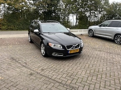 Volvo V70 - 2.0T R-Edition TREKHAAK AUTOMAAT LEER STOELVERWARMING NAVI