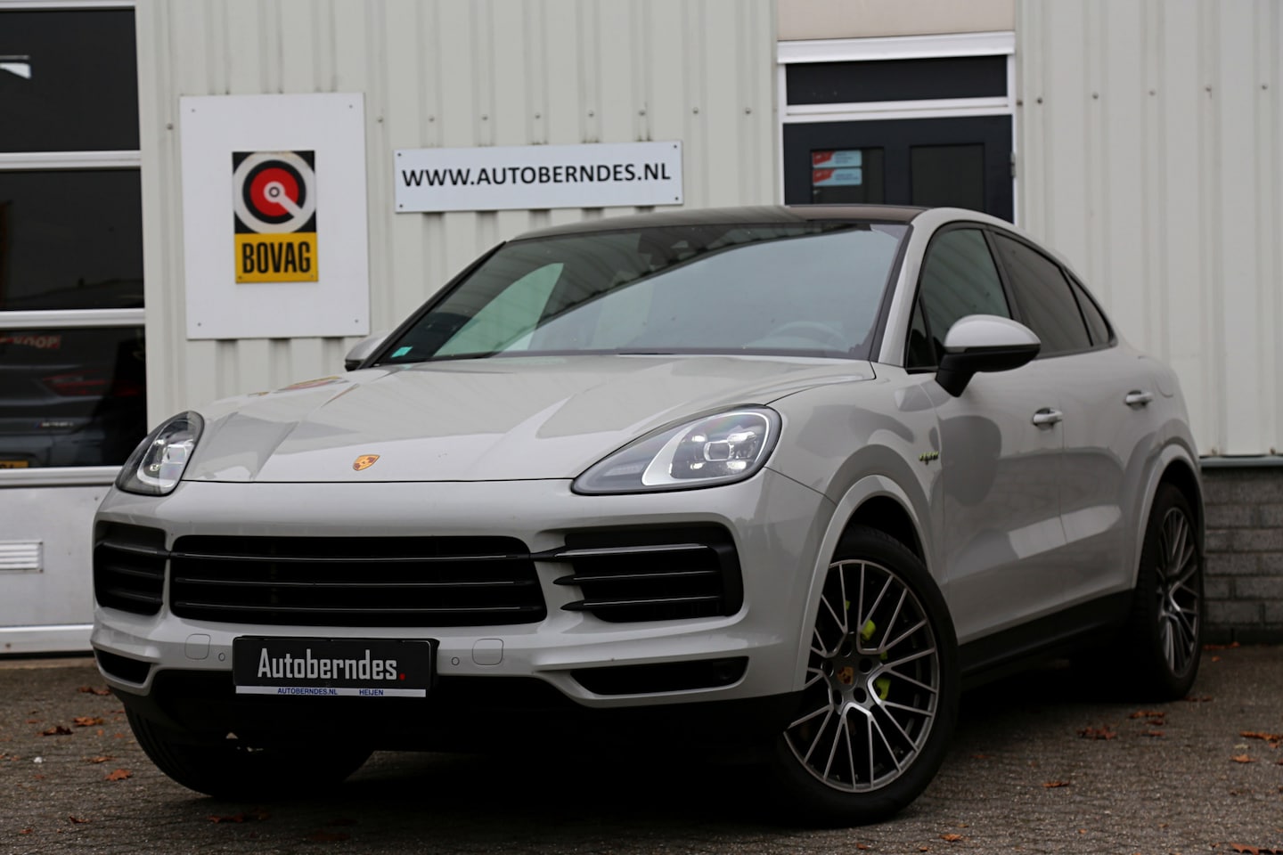 Porsche Cayenne Coupé - 3.0 E-Hybrid Platinum Edition*BTW*Perfect Porsche Onderh.*1ste Eig*Krijt*PASM Luchtvering/ - AutoWereld.nl