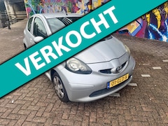 Toyota Aygo - 1.0-12V + airco elektrische ramen centrale vergrendeling met afstand bediening 196d km nap