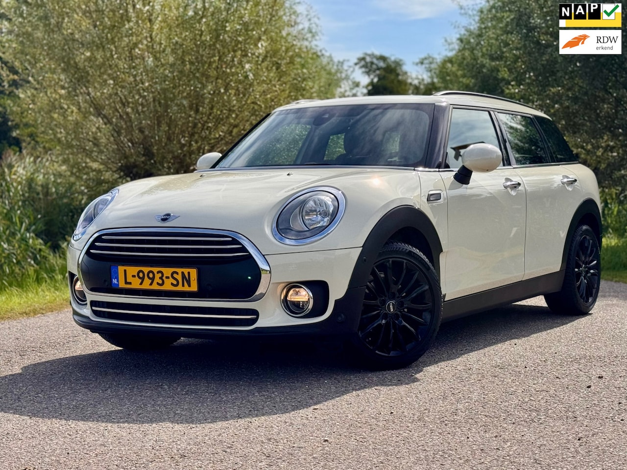 MINI Clubman - Mini 1.5 One Chili Serious Business Leder Navi Camera Stoelverwarming Perfect Onderhouden - AutoWereld.nl