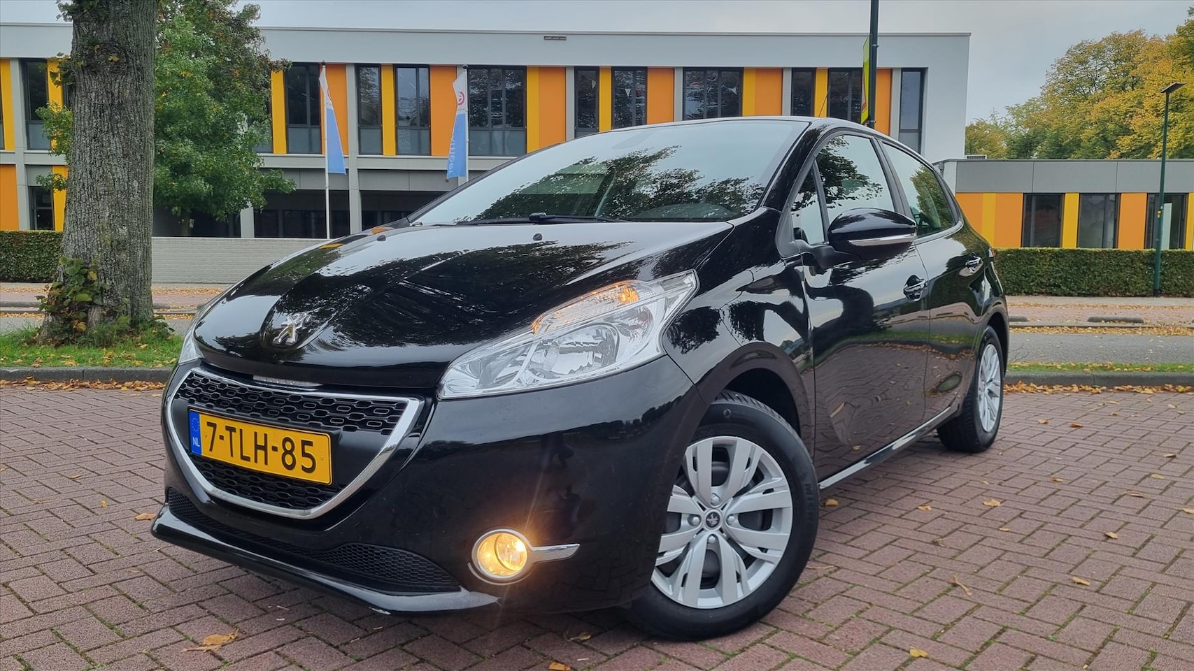 Peugeot 208 - 1.2i Automaat 5drs Envy 1e eigenaar/Clima - AutoWereld.nl