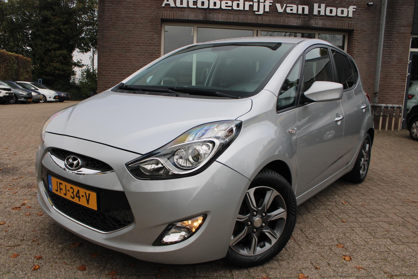 Hyundai ix20 - 1.6i Achteruitrijcamera, Cruise control, Bluetooth, Parkeersensoren, Navi, Stoelverwarming - AutoWereld.nl