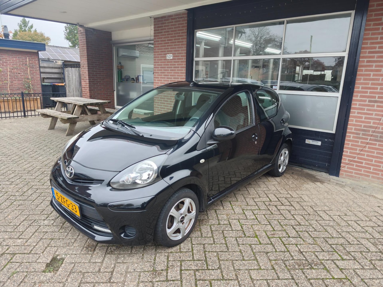 Toyota Aygo - 1.0 VVT-i  Xpress 1.0 VVT-i Xpress, Airco, LM, CV, Facelift, NAP! - AutoWereld.nl