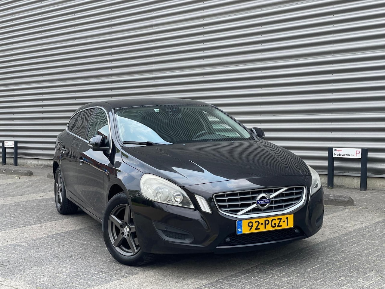 Volvo V60 - 1.6 T4 180PK Momentum (bj 2011) AUTOMAAT|LMV|NAV| - AutoWereld.nl
