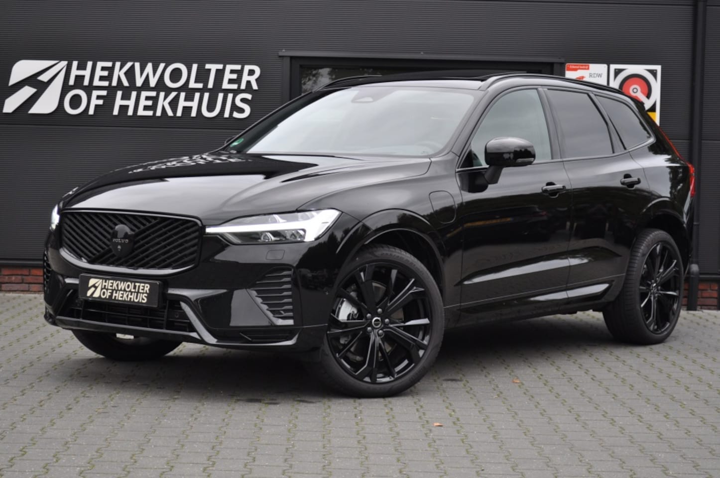 Volvo XC60 - T6 Plus Black Edition FACELIFT Recharge AWD | Head-Up | 360 | Pa - AutoWereld.nl