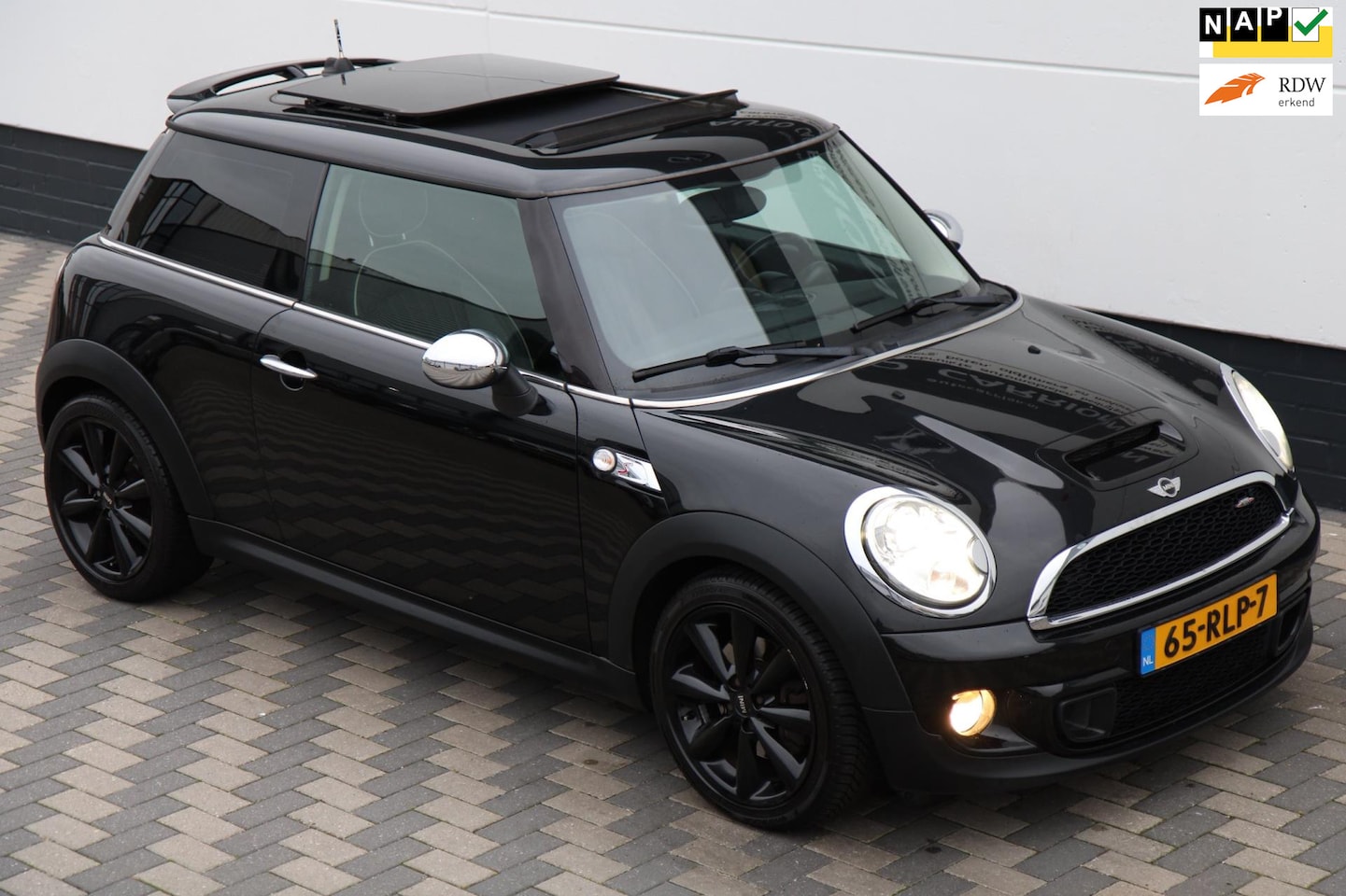 MINI Cooper S - Mini 1.6 10 Years II NAP Pano Leer Navi Xenon - AutoWereld.nl