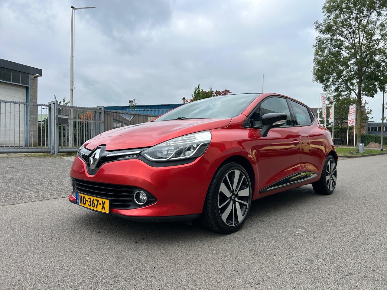 Renault Clio - 0.9 TCe Panorama/Navi/Bluetooth - AutoWereld.nl