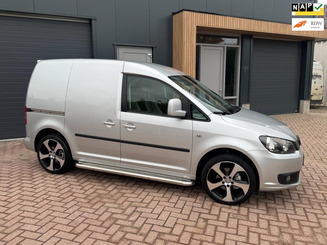 Volkswagen Caddy - 1.6 TDI Automaat highline - AutoWereld.nl