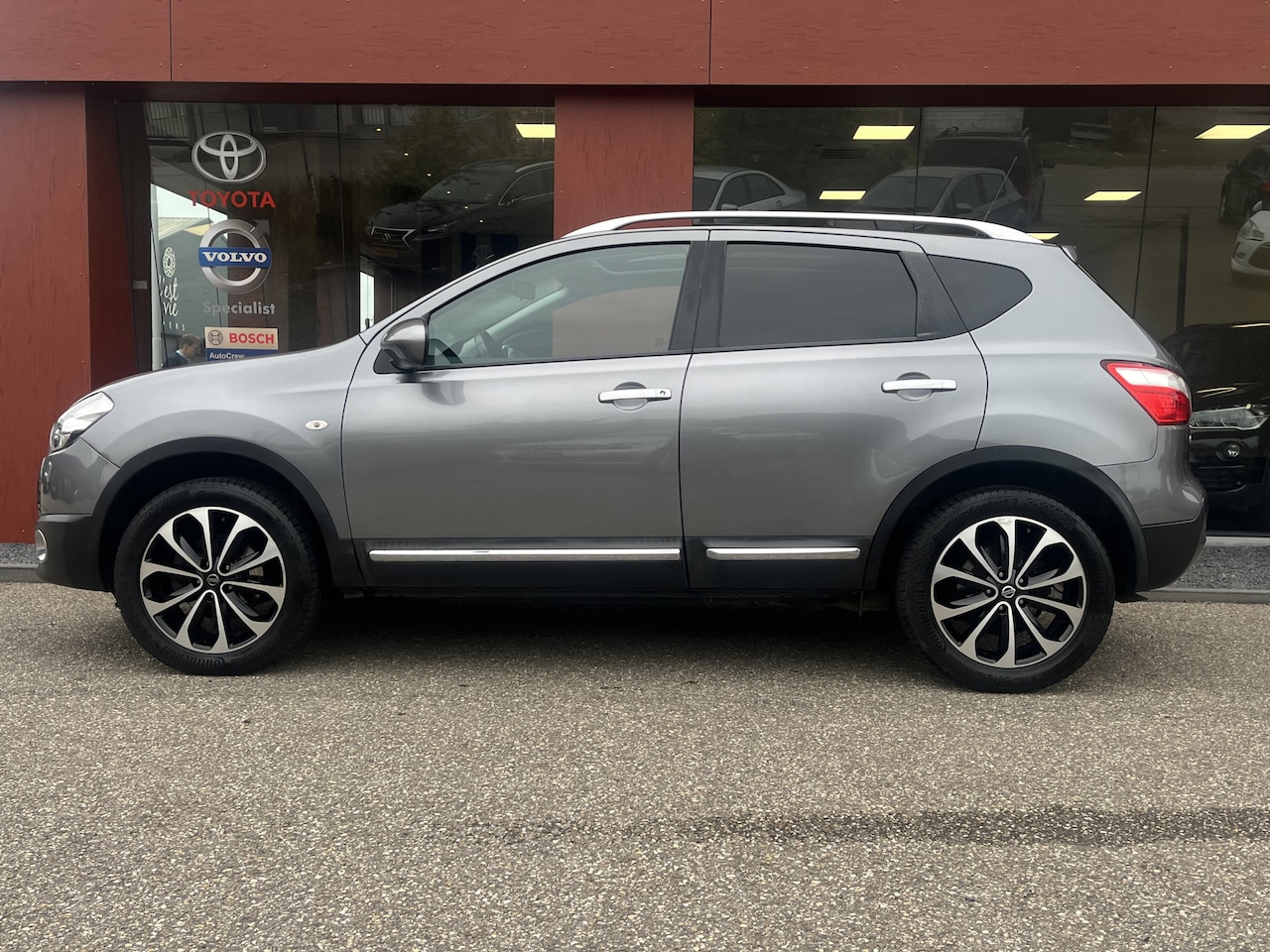 Nissan Qashqai - 2.0 Connect Edition | Camera | Cruise | Navi | Trekhaak - AutoWereld.nl