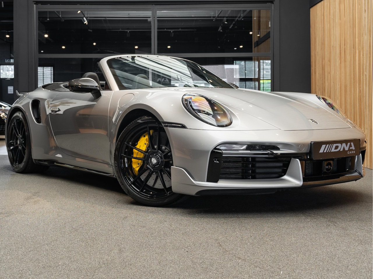 Porsche 911 Cabrio - 992 Turbo S Sport Package Akrapovic 911 3.8 Turbo S Burmester ACC Surround - AutoWereld.nl
