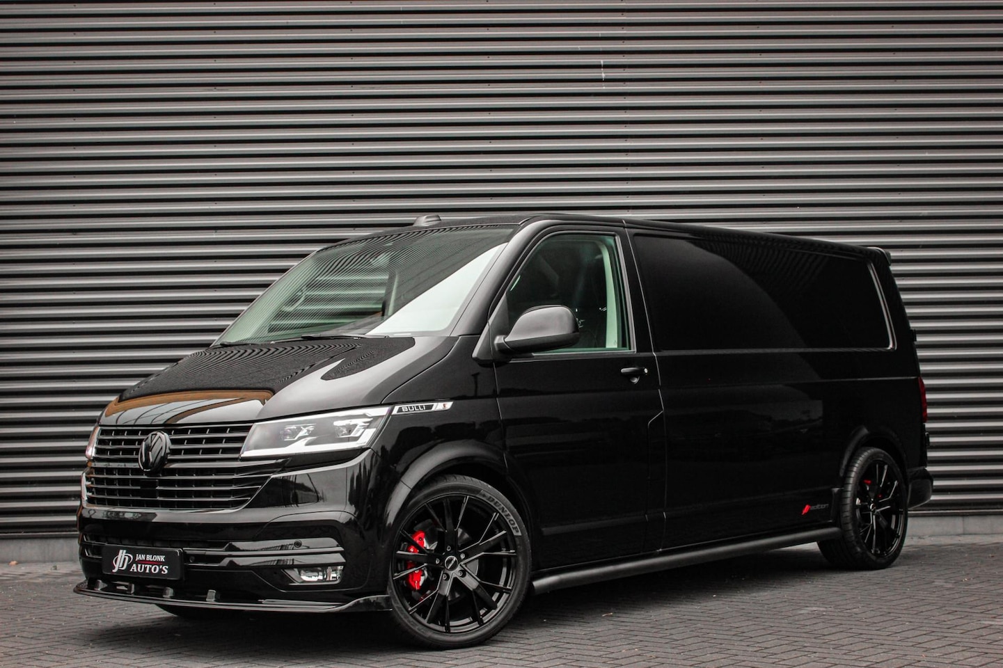 Volkswagen Transporter - 2.0 TDI L2H1 150PK JB-EDITION DSG / PDC / VERLAGINGSVEREN / LEDEREN BEKLEDING / FULL / APP - AutoWereld.nl