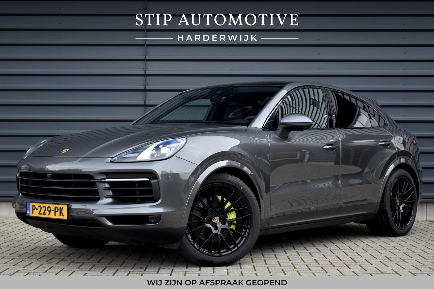 Porsche Cayenne Coupé - 3.0 E-Hybrid 462pk | Panoramadak | 360 Camera | Stuurwiel Alcantara | 21'' Velgen | Sport - AutoWereld.nl