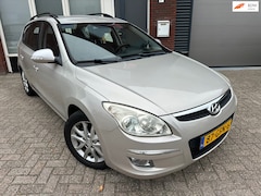 Hyundai i30 CW - 1.6i Style / Leder / Clima / PDC / NAP