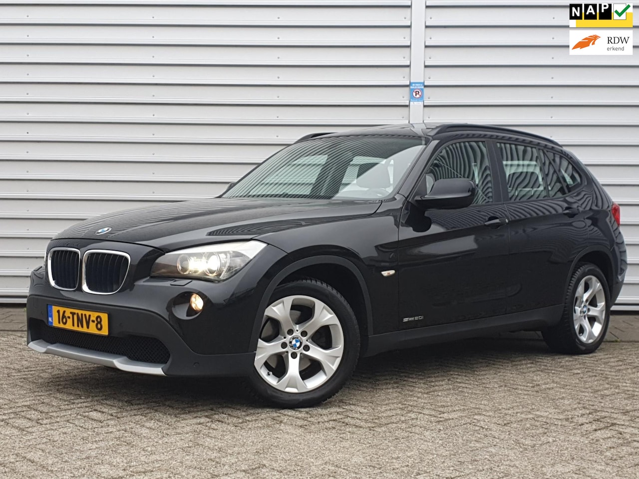 BMW X1 - SDrive20i Clima/Navi/ Dealer OH! / 1e Eigenaar! - AutoWereld.nl
