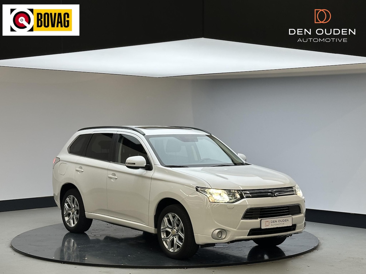 Mitsubishi Outlander - 2.0 PHEV Instyle+ Hybride | Leer | Open dak | Trekhaak - AutoWereld.nl