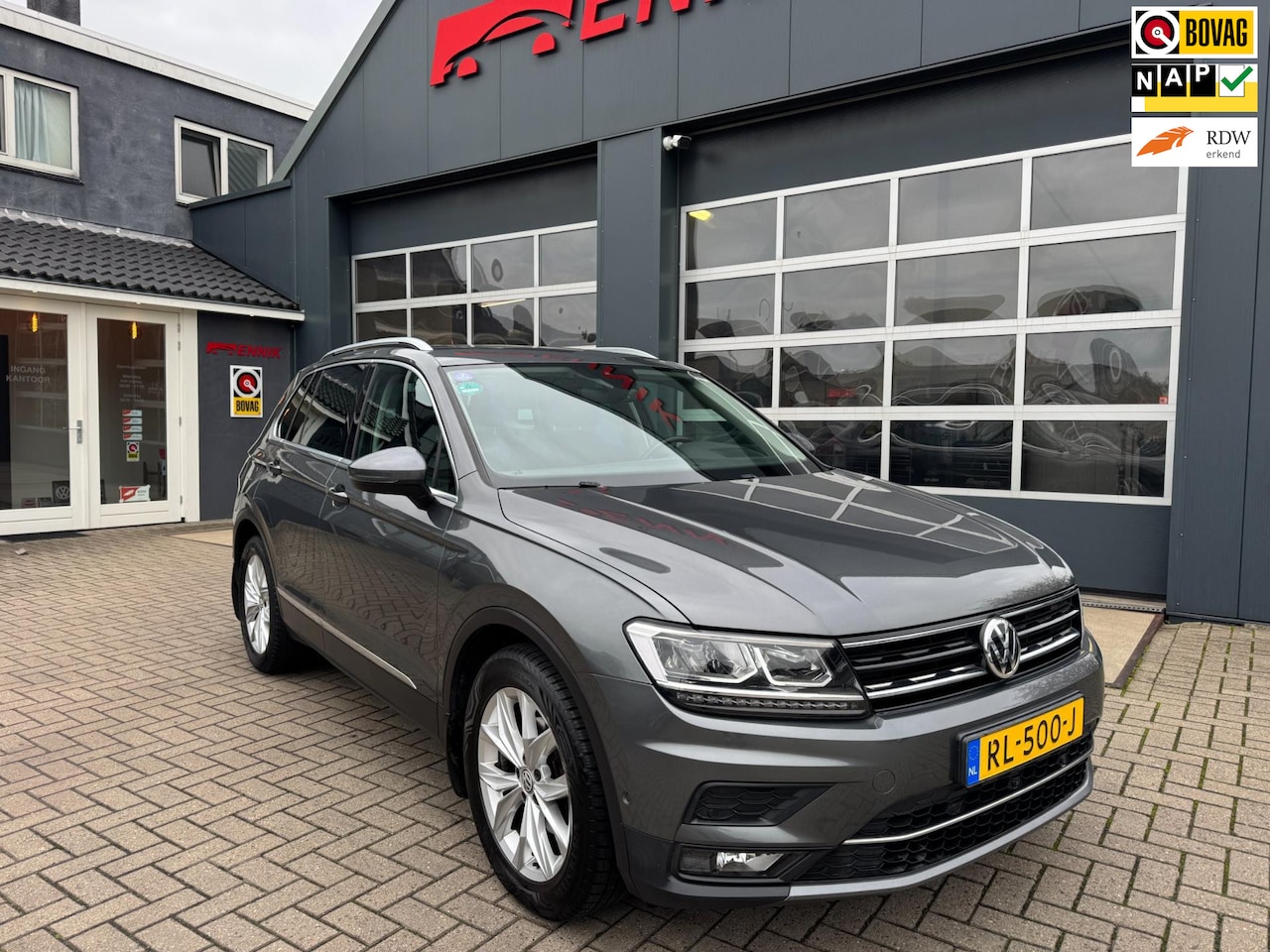 Volkswagen Tiguan - 1.4 TSI ACT Highline / Pano / 360"CAM / Trekhaak / Massage / 1e Eig NL Auto met NAP . - AutoWereld.nl