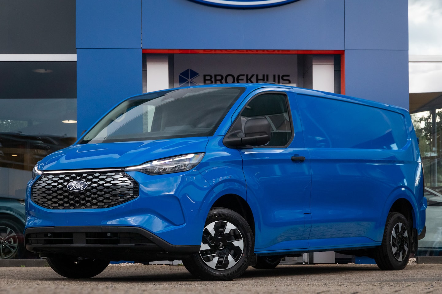 Ford Transit Custom - E-Transit V710 340 L2H1 Trend - AutoWereld.nl