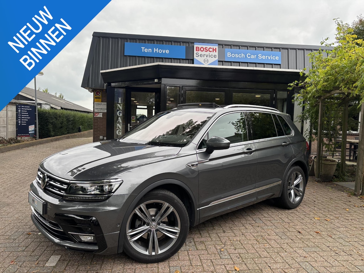Volkswagen Tiguan - 1.5 TSI ACT dsg R-line Pano 360 Camera Trekhaak - AutoWereld.nl