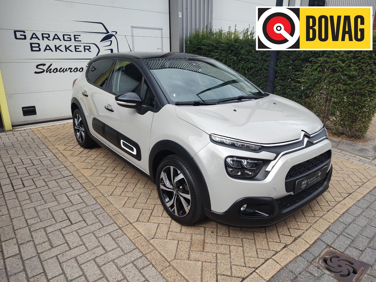 Citroën C3 - 1.2 PureTech Shine Exclusive Camera Navi-Carplay Luxe Bekleding Bi-tone Cruise-Control - AutoWereld.nl