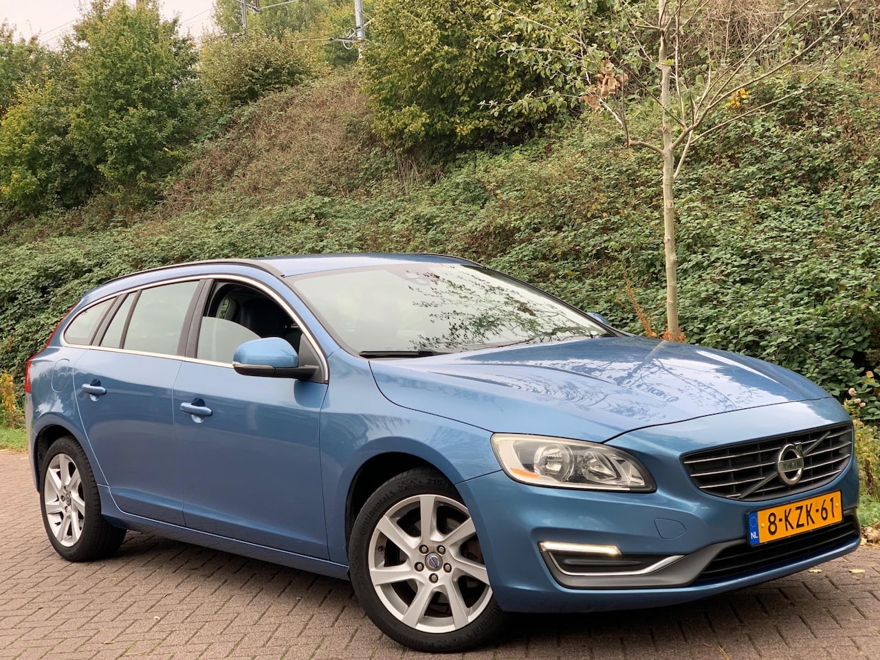 Volvo V60 - 1.6 D2 Summum LEDER CLIMA 17''LM 2013 - AutoWereld.nl