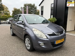 Hyundai i20 - 1.4i DynamicVersion AIRCO