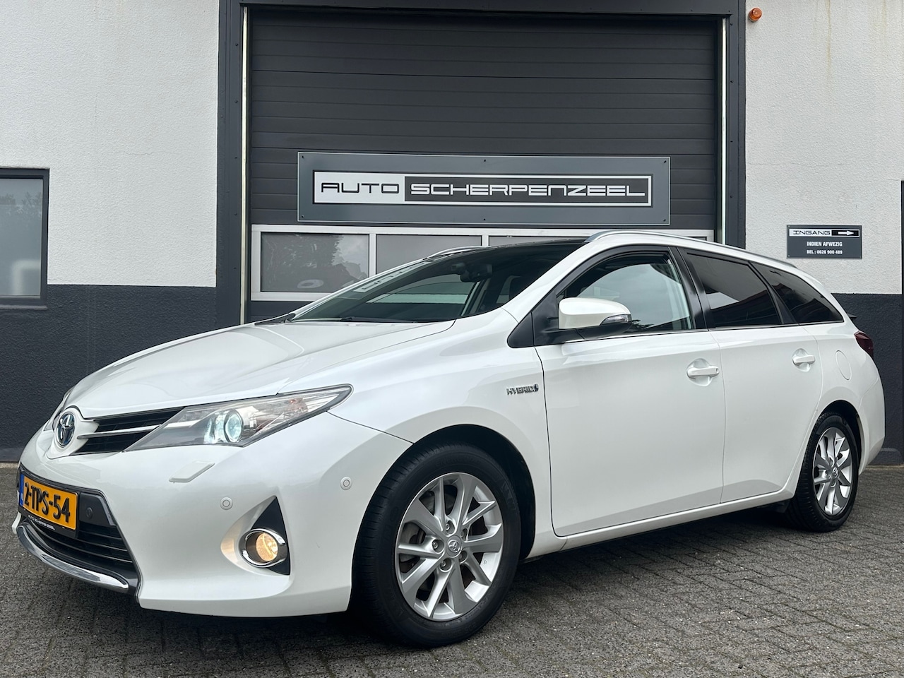 Toyota Auris Touring Sports - 1.8 Hybrid I PANO I CRUISE I CAMERA I TREKHAAK - AutoWereld.nl