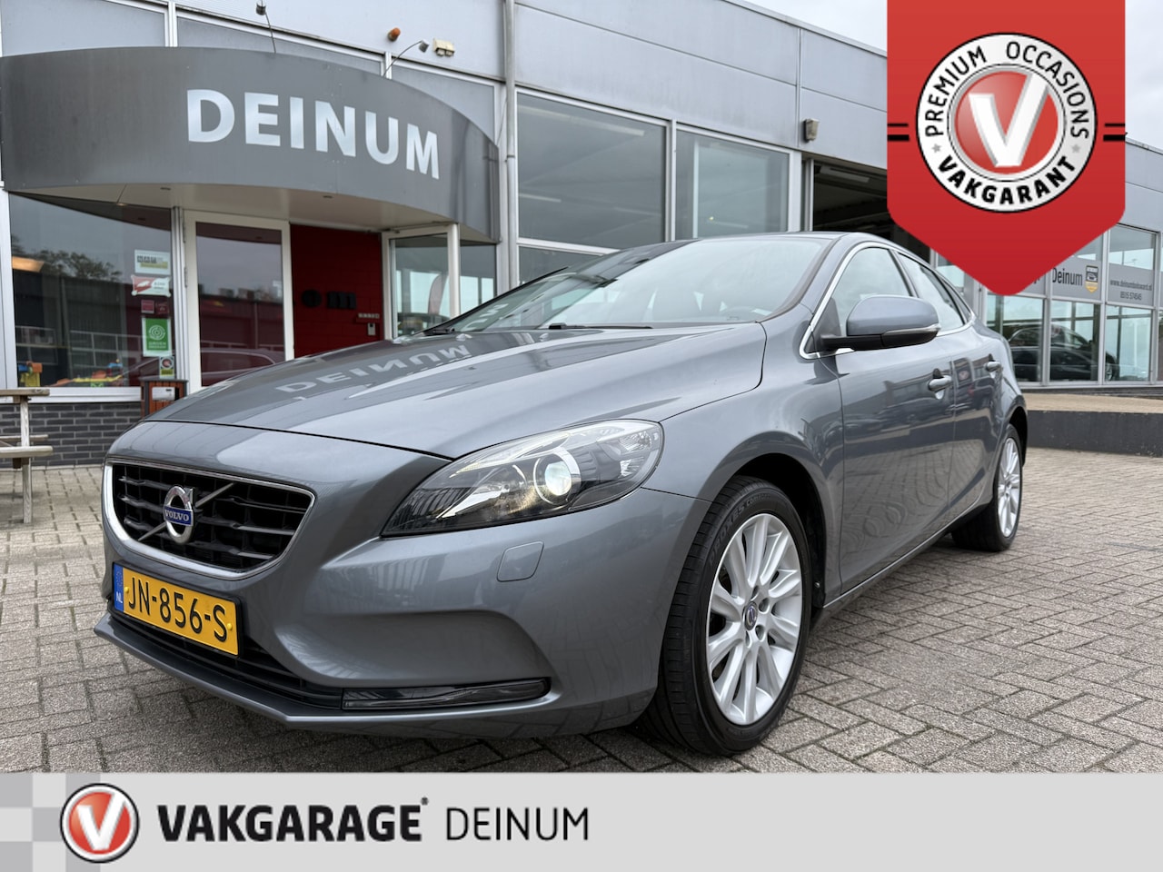 Volvo V40 - 2.0 T3 Momentum Xenon/LED verl, Navigatie, Parkeersens, Trekhaak, etc..!! - AutoWereld.nl