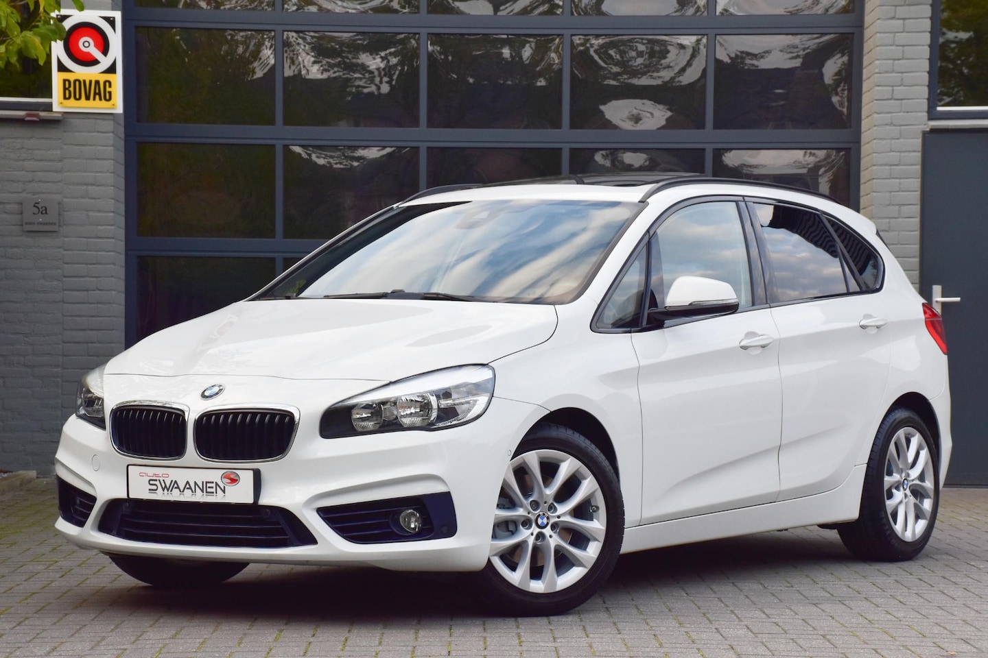 BMW 2-serie Active Tourer - 218i Executive | Pano | NL Auto - AutoWereld.nl