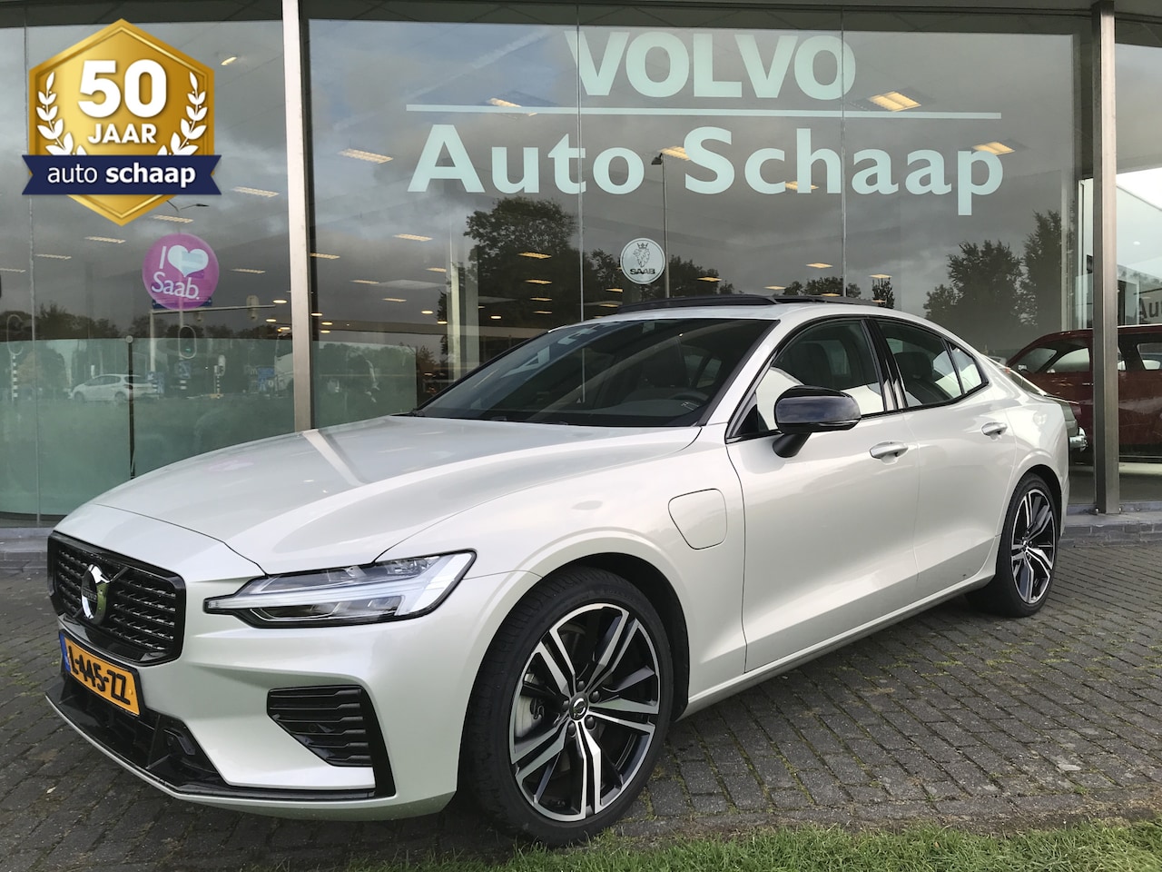 Volvo S60 - 2.0 Recharge T6 AWD R-Design | Rijklaar incl 12 mnd Bovag | Panoramadak Keyless DAB Stuurv - AutoWereld.nl