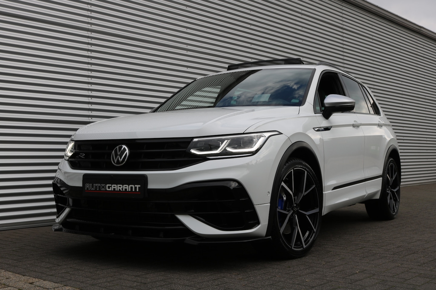 Volkswagen Tiguan - 2.0 TSI R 75 Edition 4Motion 2.0 TSI R 75 Edition 4Motion 320PK (Panodak Sportleder/Memory Carplay Akrapovic HarmanKard - AutoWereld.nl