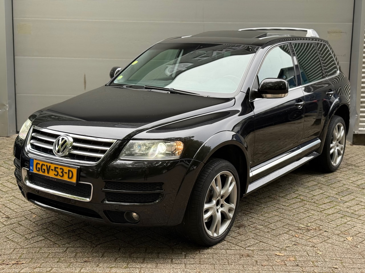 Volkswagen Touareg - 6.0 W12 Executive l 1 of 500 l Schuifdak l Trekhaak l Xenon l Luchtvering l Rijdt & Schake - AutoWereld.nl